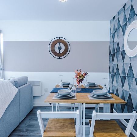 Stunning 2 Bed Apt By Greenstay Serviced Accommodation - Located In Formby Village - Perfect For Short & Long Stays - Couples, Friends & Families & Business Travellers All Welcome - Dog Friendly - 7 Dış mekan fotoğraf